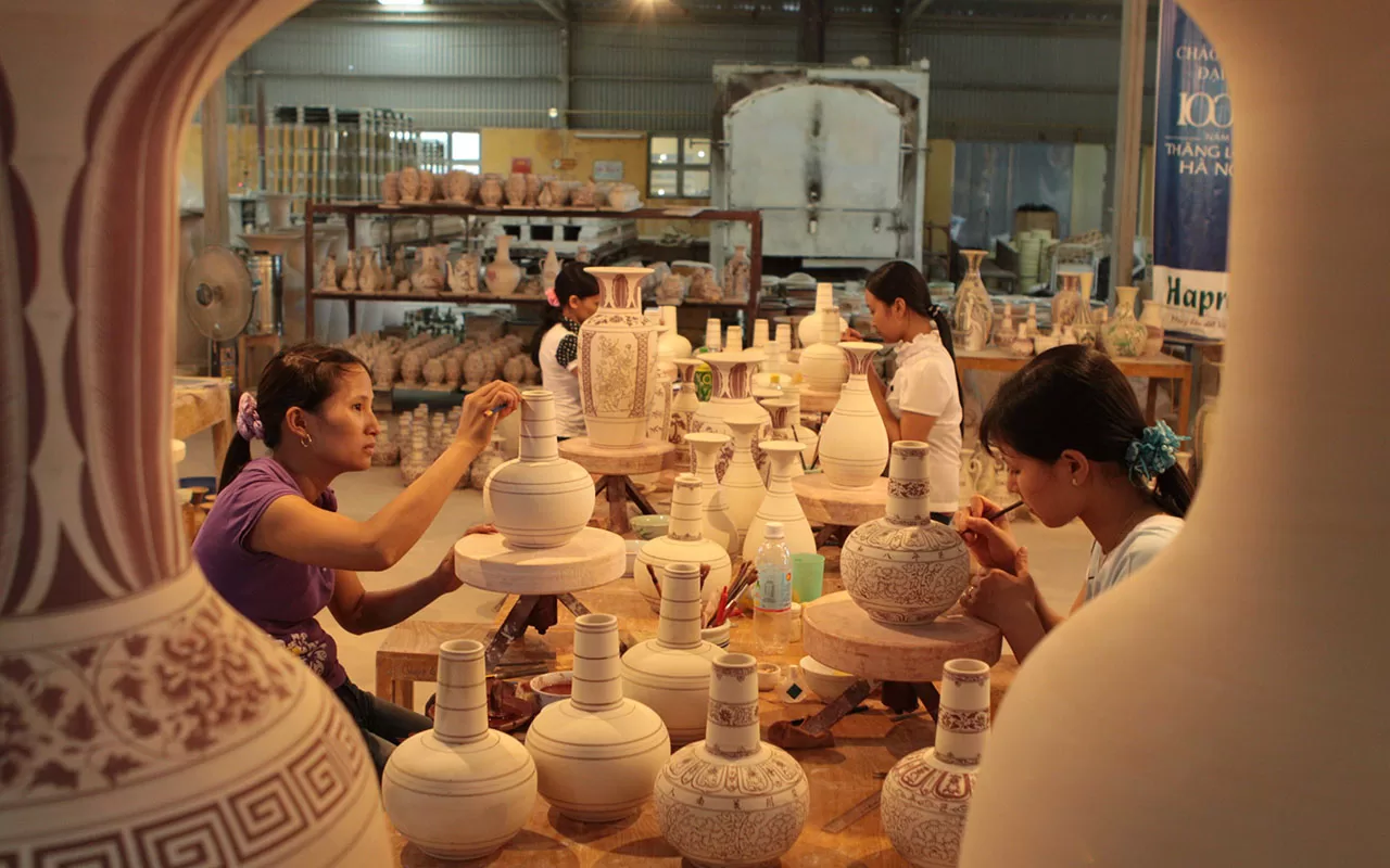 Cycling Trip Hanoi Bat Trang Ceramic Village 1 Day